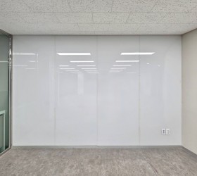 인천 원창동 회사 벽체 전면 유백색 칠유리 시공